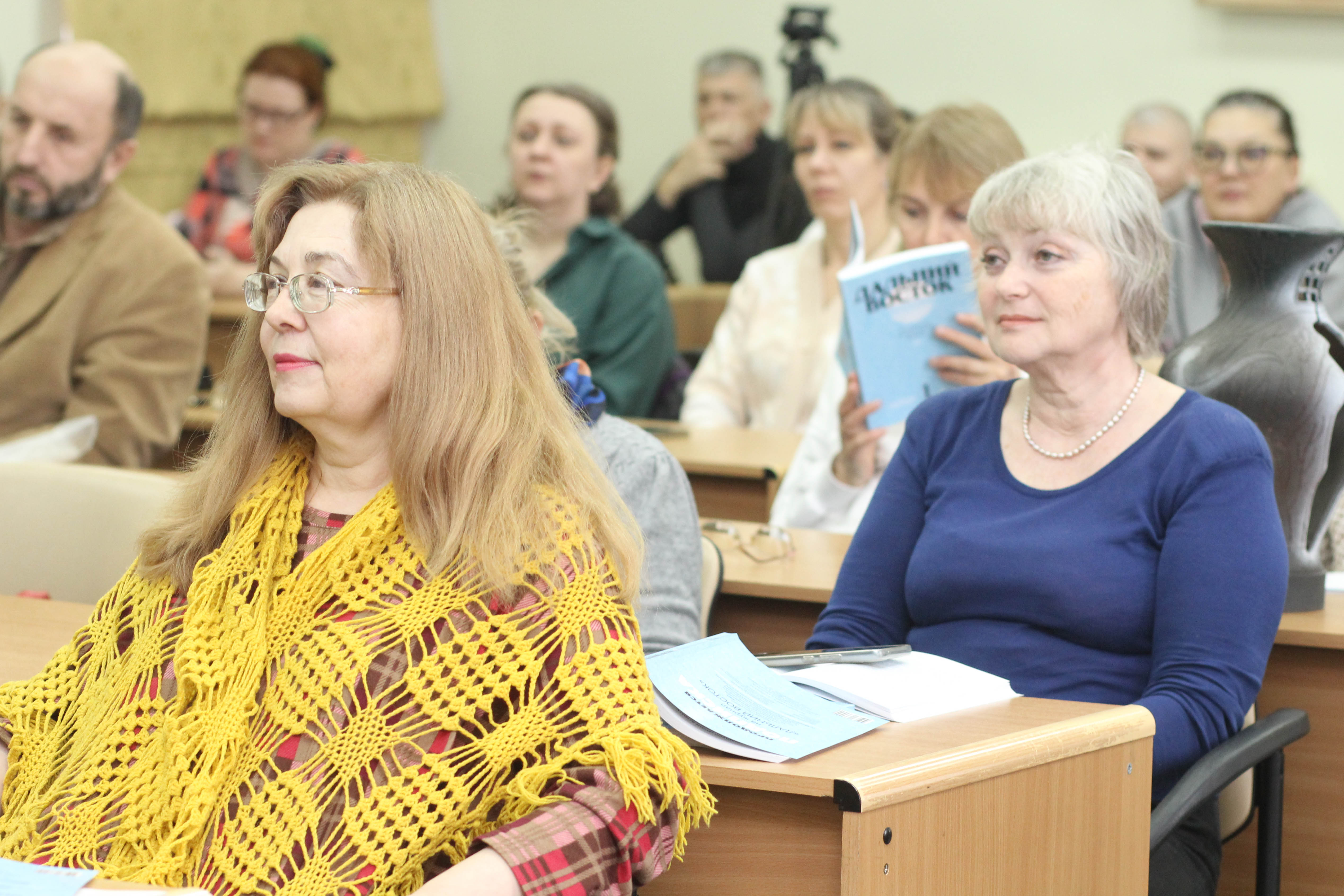 От Сахалина до Москвы: читателям представили первый номер «Дальнего Востока»