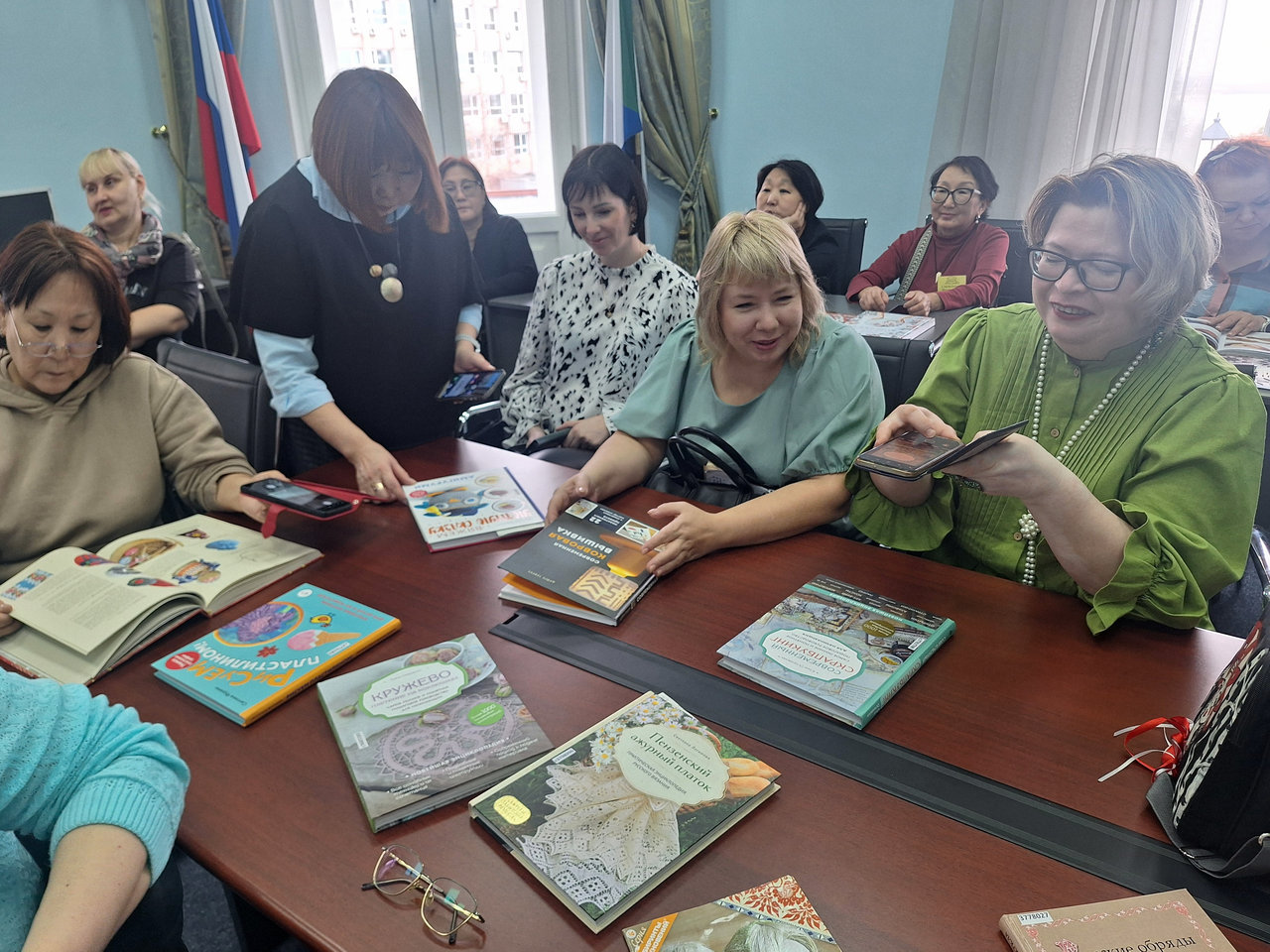 "Рукотворное чудо: Путешествие в мир народных ремесел" 