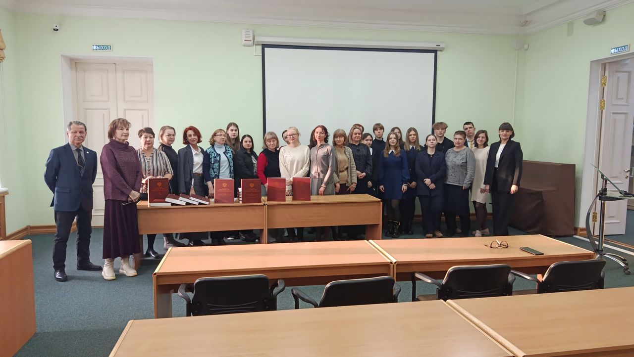 ДВГНБ открывает молодежи дорогу в мир науки